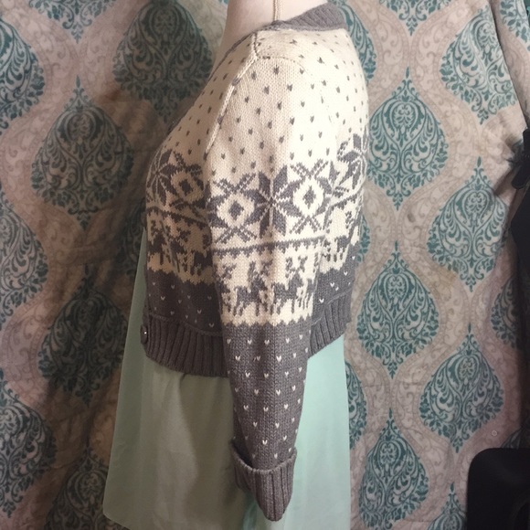 Winter Print Reindeer and Poinsettia Sweater Shrug - Picture 3 of 7